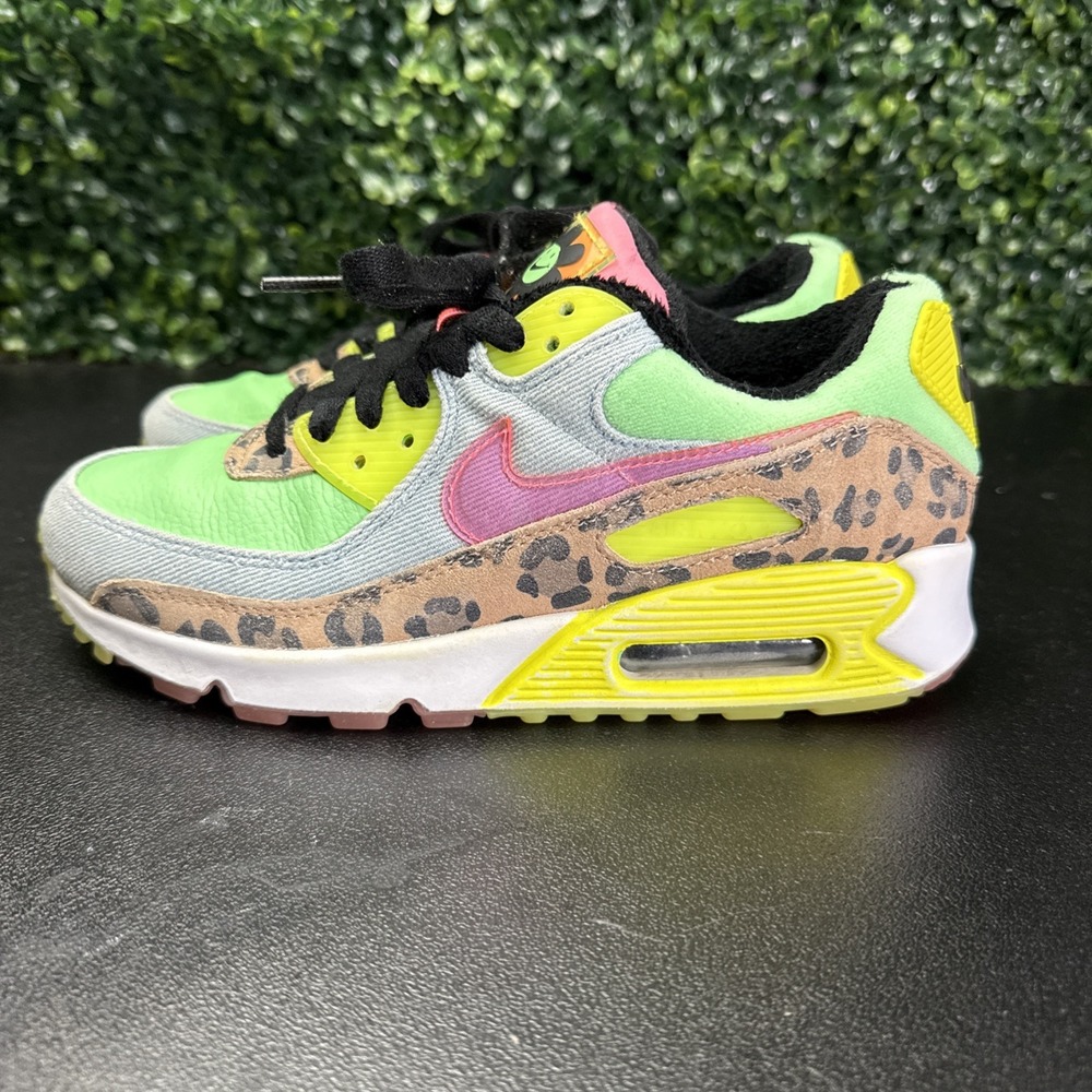 Nike Air Max 90 Sneakers Women's Size 6.5 LX Illusion Green Shoes CW3499-300
